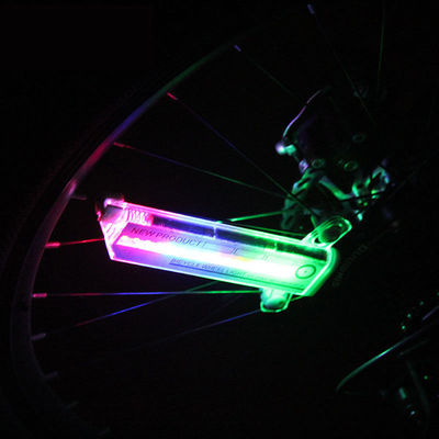 32 LED Flash Spoke Light Lamp for 24 Inch Wheel Battery Powered Outdoor Cycling Lights (24 inçlik tekerlek pil ile çalışan açık hava bisiklet lambaları için 32 LED flaş ışığı)